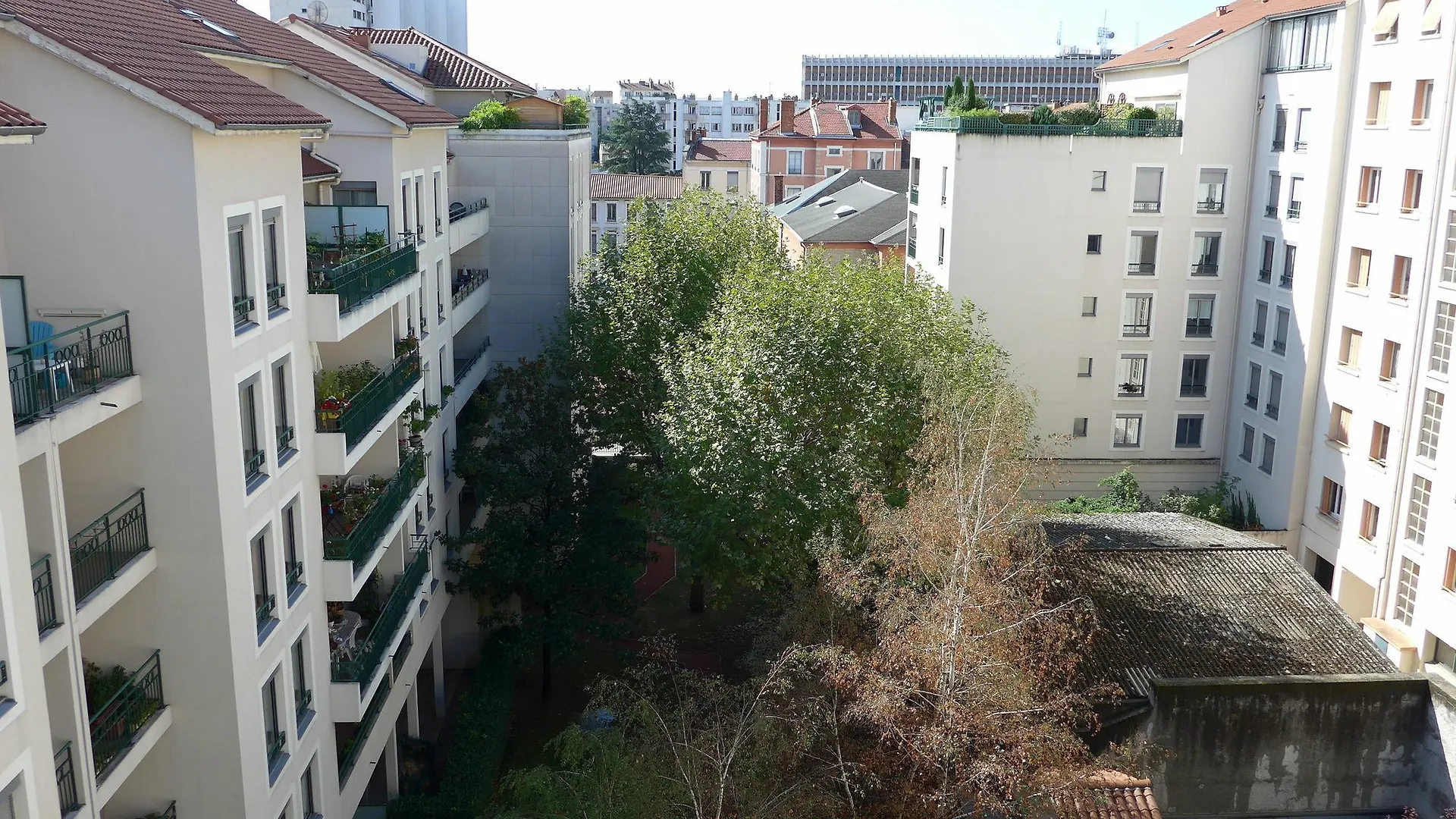לינה וארוחת בוקר ליון Part Dieu Charial Suites & Chambres