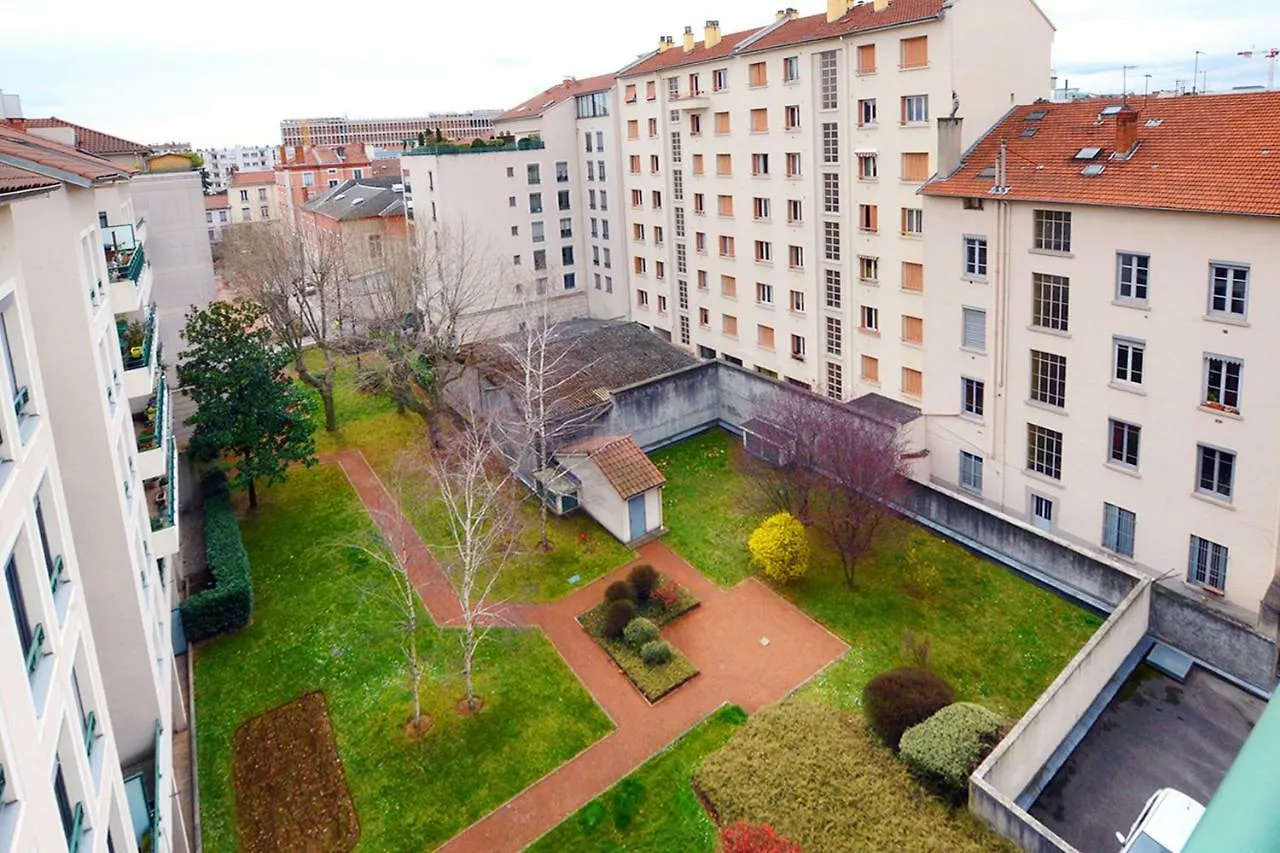 לינה וארוחת בוקר ליון Part Dieu Charial Suites & Chambres צרפת
