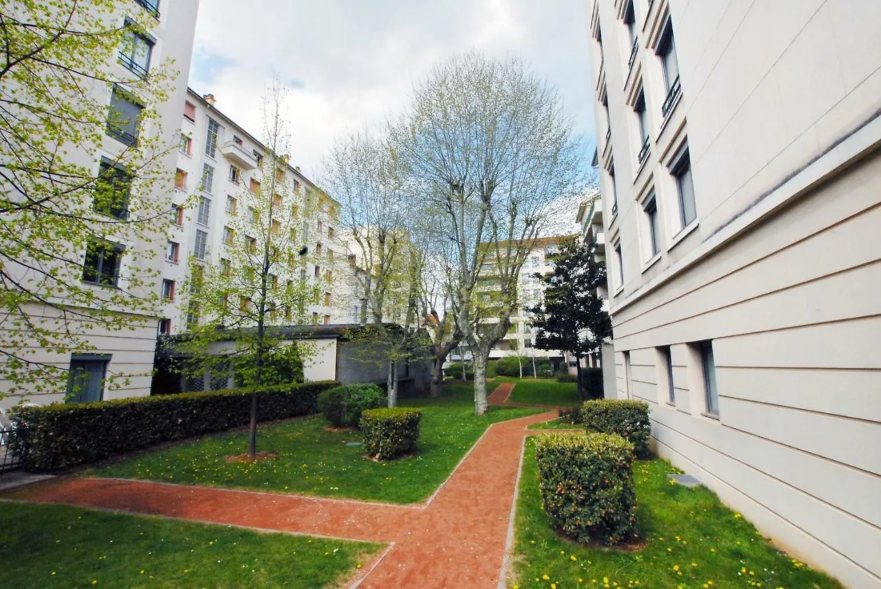 לינה וארוחת בוקר ליון Part Dieu Charial Suites & Chambres