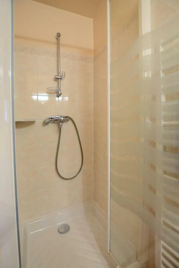 לינה וארוחת בוקר ליון Part Dieu Charial Suites & Chambres