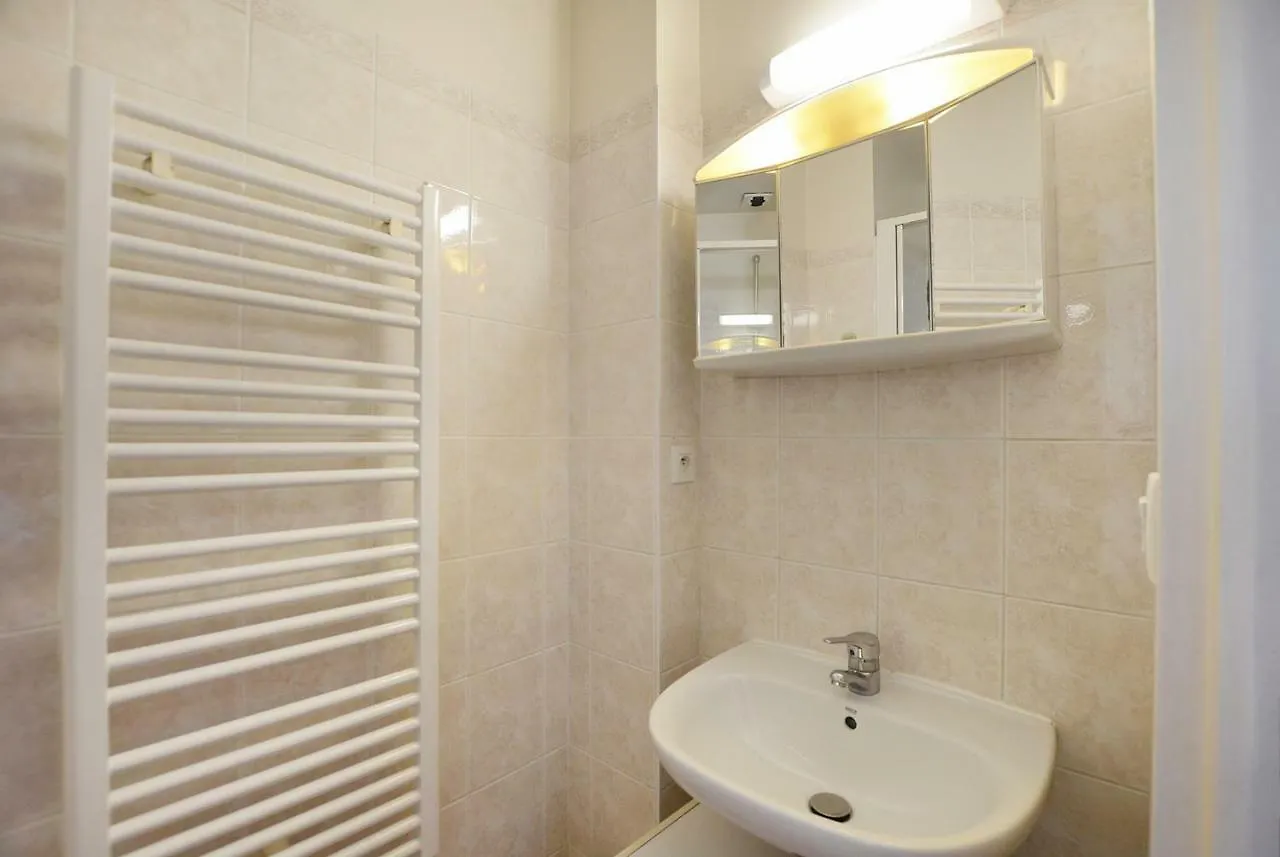 לינה וארוחת בוקר ליון Part Dieu Charial Suites & Chambres צרפת