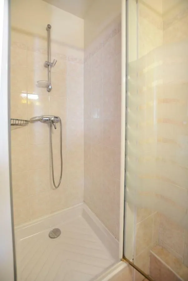 ליון Part Dieu Charial Suites & Chambres לינה וארוחת בוקר